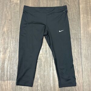 Nike Dri-FIT Capri Leggings - Size Medium